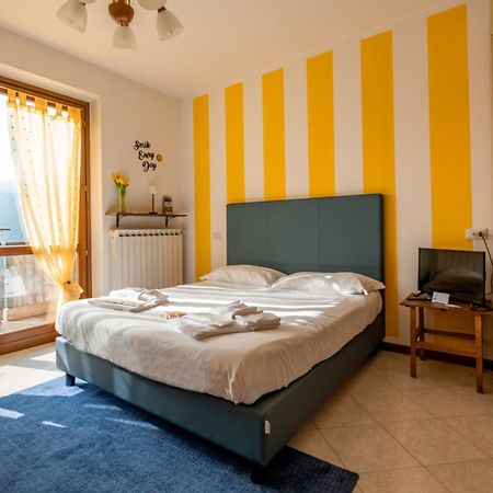 Happy Guest Apartments - Lake Panorama & Pool Riva di Solto Esterno foto