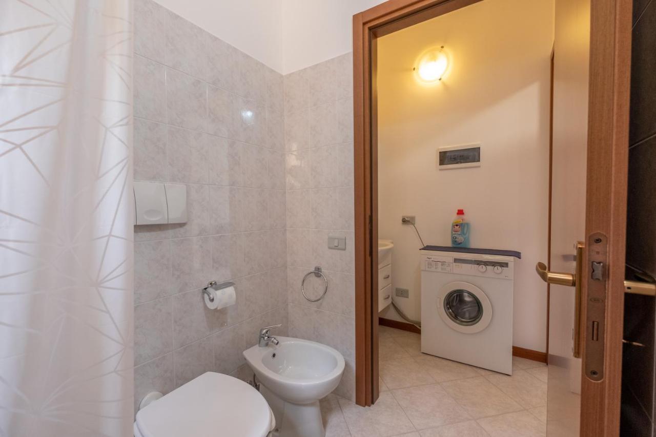 Happy Guest Apartments - Lake Panorama & Pool Riva di Solto Esterno foto