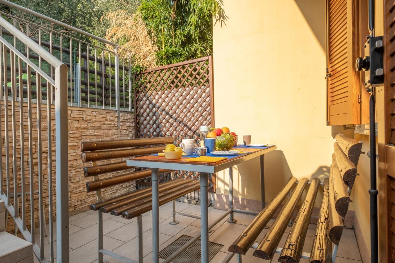 Happy Guest Apartments - Lake Panorama & Pool Riva di Solto Esterno foto